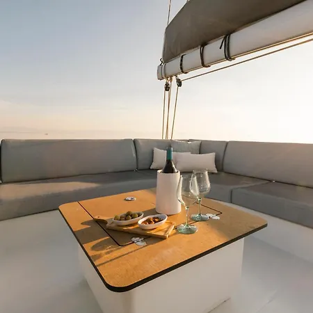Dione Catamaran Tekne